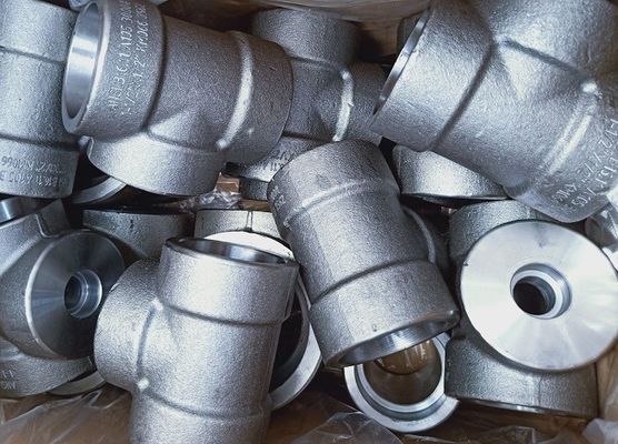 ASME B16.11 A105 كوع 3000 رطل مقبس لحام ملولب مزور بتركيب فولاذي